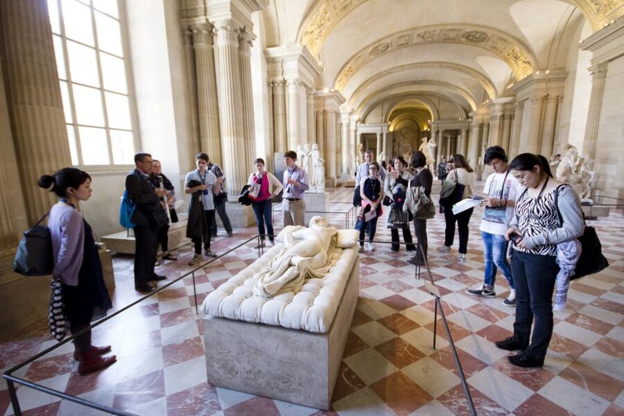 Mona Lisa & Louvre Masterpieces Tour with Reserved Access - Extra sculpture and paintings that feel like a playlist, not a checklist