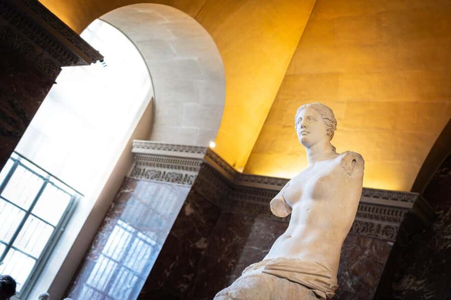 Mona Lisa & Treasures: 6-people Max Louvre Experience - How the Stories Make the Art Click