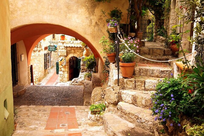 Monaco, Monte-Carlo and Eze Village Small Group Half-Day Tour - Monaco Old Town and Prince’s Palace Area: Old Streets, Big Moments