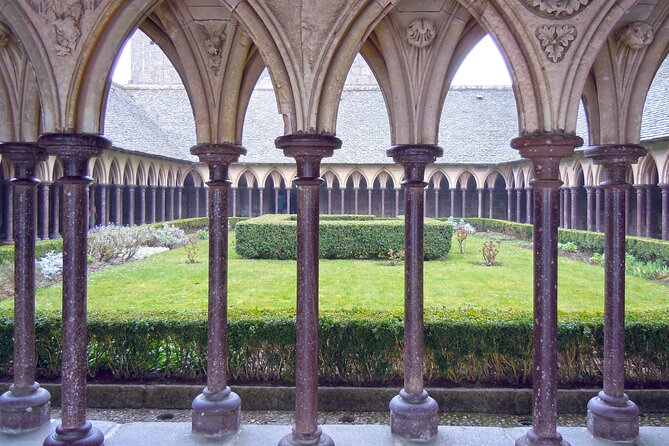 Mont Saint Michel Day Trip from Paris with English Speaking Guide - Expect steep walking: how to plan your comfort for the climb