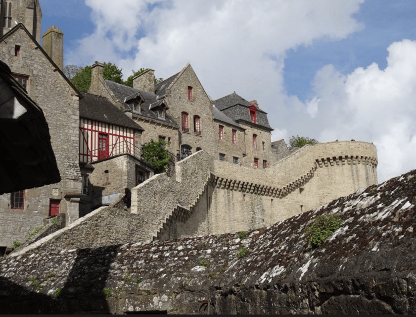 Mont-Saint-Michel: Private Guided Tour with Abbey Entrance - Stairs, walking, and luggage rules you should not ignore
