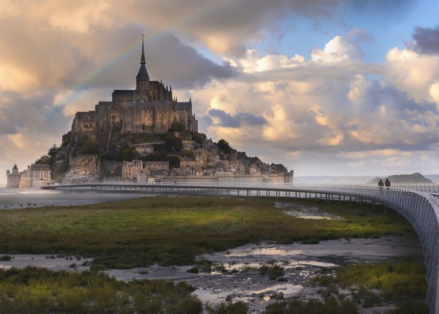 Mont-Saint-Michel: Private Guided Tour with Abbey Entrance - Stop 1 on the island: 45 minutes of guided streets and setting the scene