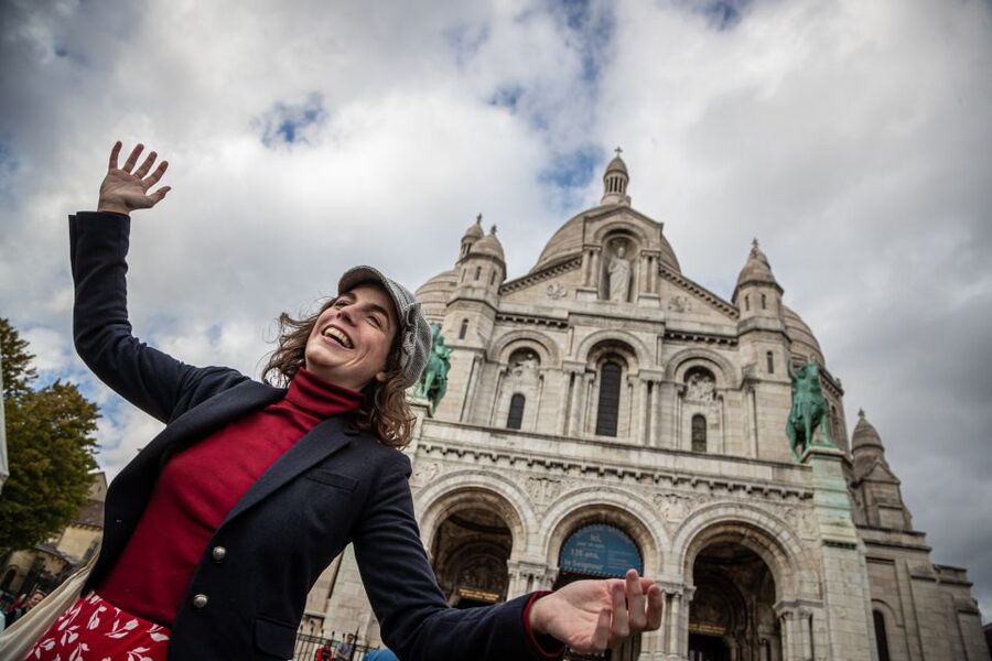 Montmartre en chansons: tour with a professional singer - Montmartre as a street concert, from Abbesses to Sacré-Cœur