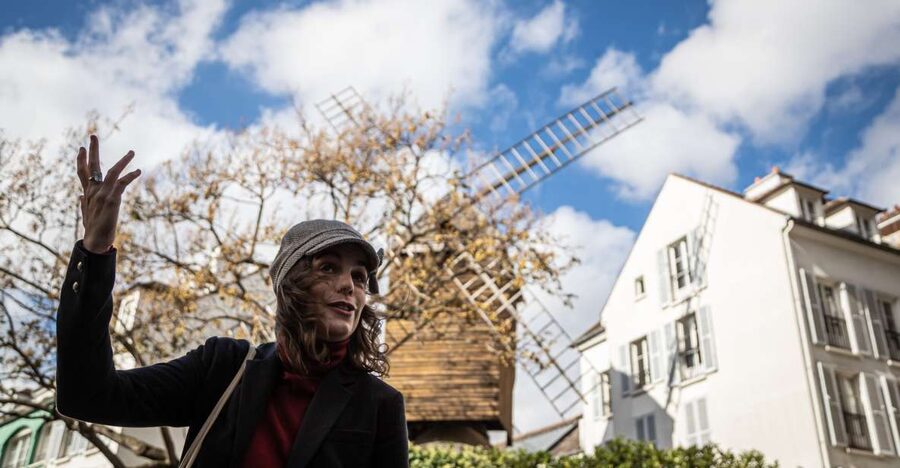 Montmartre en chansons: tour with a professional singer - Price and time: why $34 for 2 hours can be a good deal