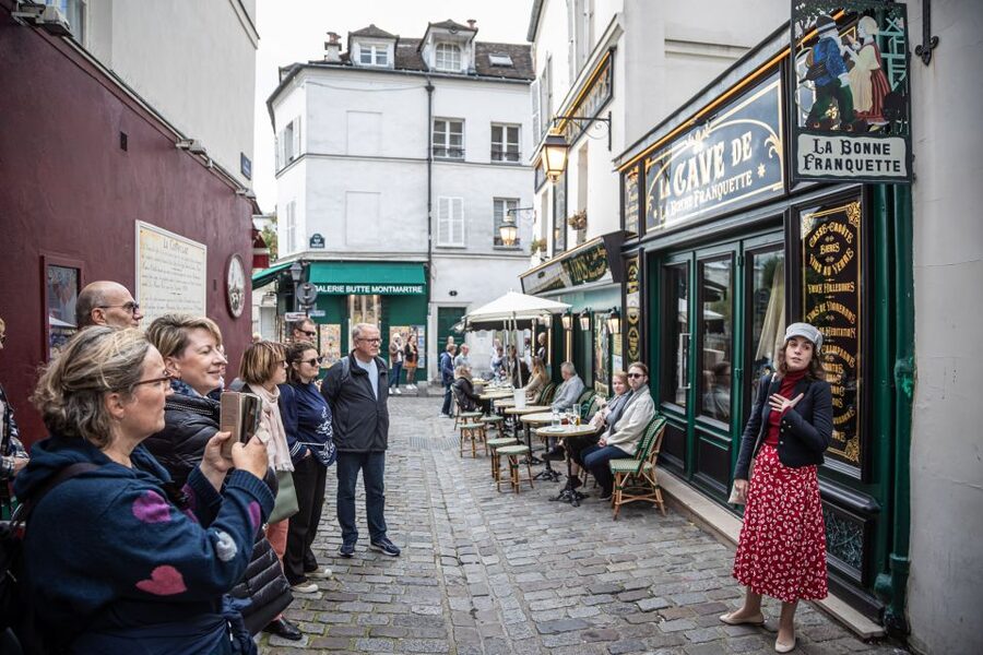 Montmartre en chansons: tour with a professional singer - Stop-by-stop: what you see and what gets sung on the walk