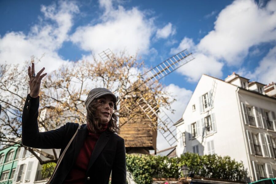Montmartre en chansons: tour with a professional singer - Why the a cappella voice changes the whole walking tour