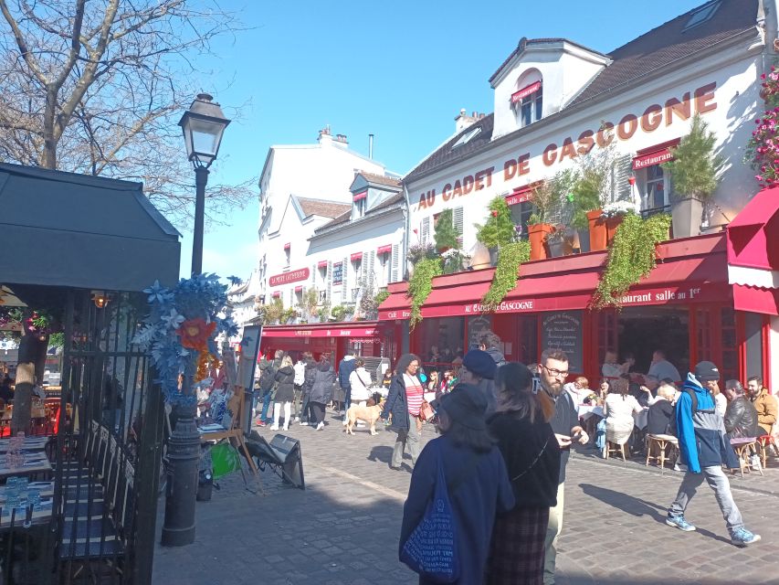 Montmartre: Guided Tour for Kids and Families - Place du Tertre: watching artists without overdoing it