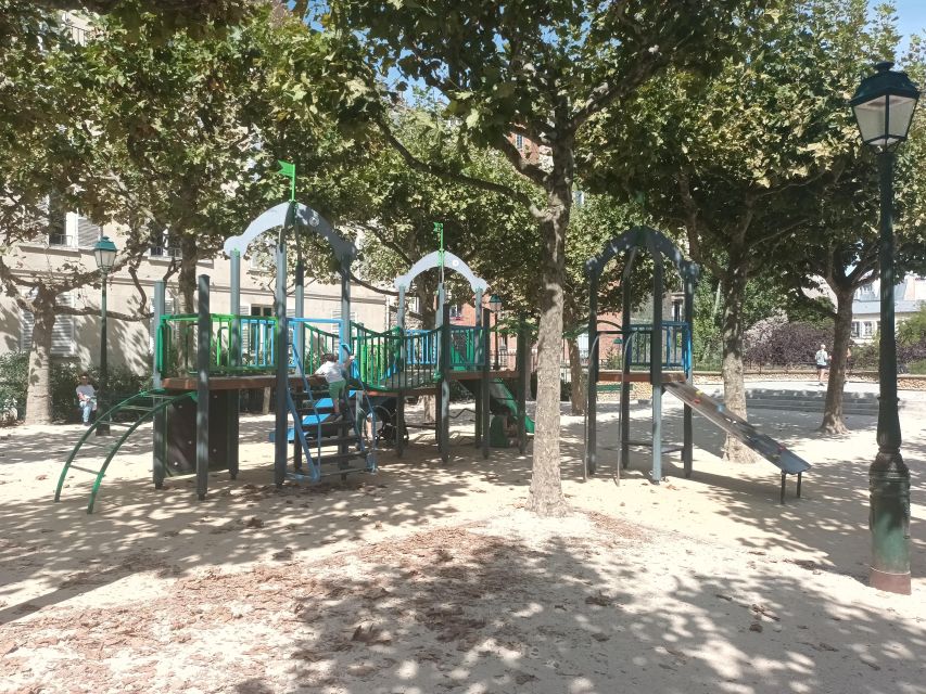 Montmartre: Guided Tour for Kids and Families - Lapin Agile and the painter trail you can actually handle