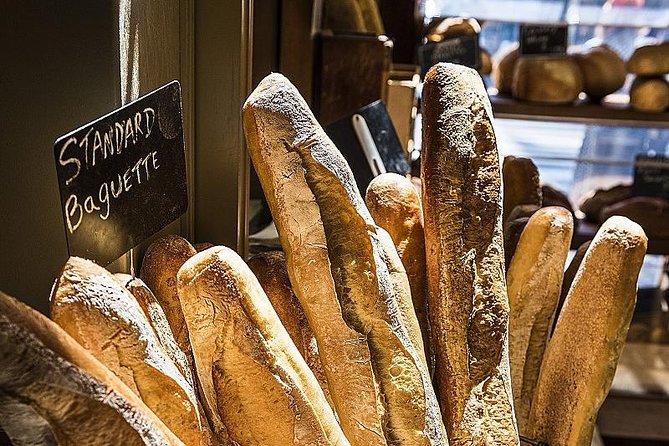 Montmartre Hidden Gems and Scenic Highlights Walking Tour - Place settings for artists: where the street performers take over
