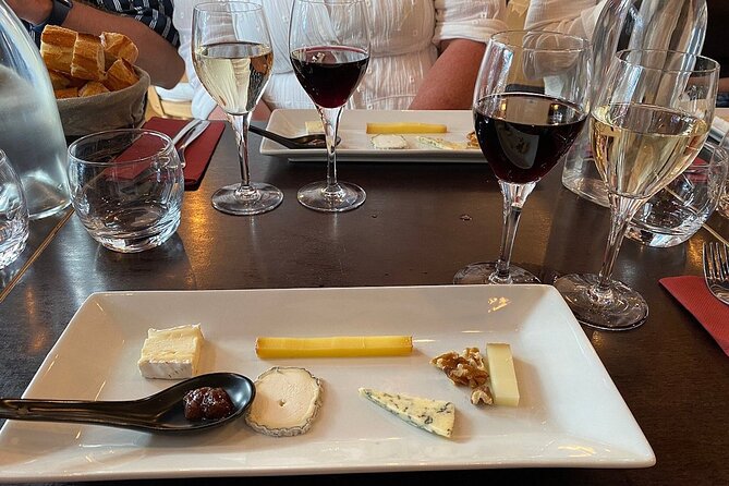 Montmartre Hill French Gourmet Food and Wine Tasting Walking Tour - Le Mur des Je taime and Place du Tertre: art made visible
