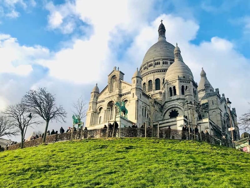 Montmartre. The artist village+its unique charm. My hood. - Sacré-Cœur: the 130-metre viewpoint and how to use your time
