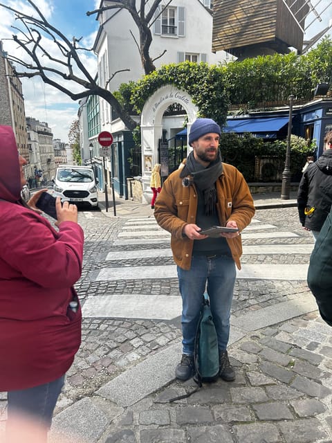 Montmartre Walking Tour: A Journey Through Art and History - Windmills, viewpoints, and the rhythm of photo pauses