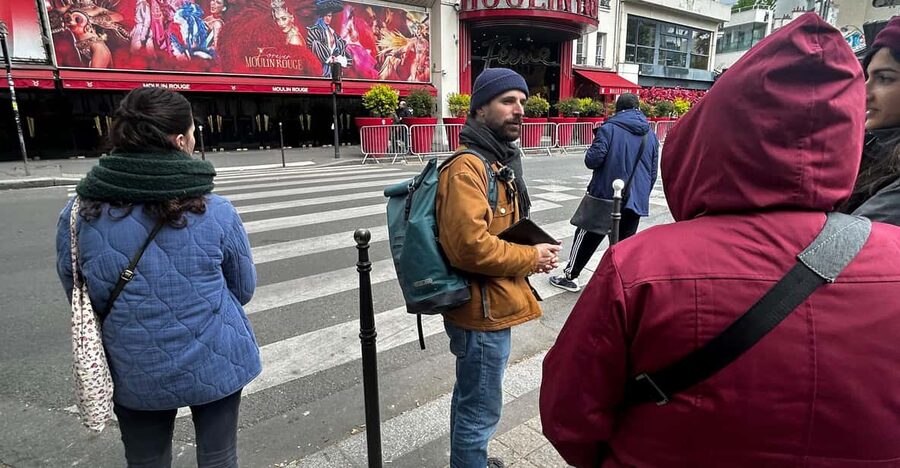 Montmartre Walking Tour: A Journey Through Art and History - The secret stop and Le Bateau-Lavoir: where the stories get specific