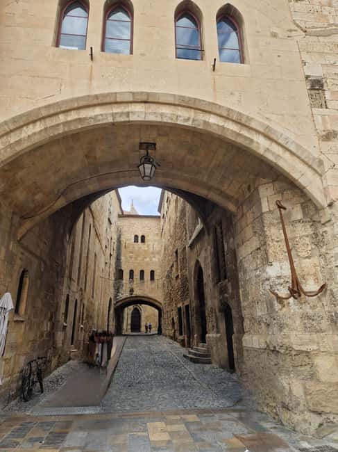 Narbonne: visit the Archbishops' Palace and Cathedral - Palais des Archevêques: the façade, the courtyard, and the Grand Staircase