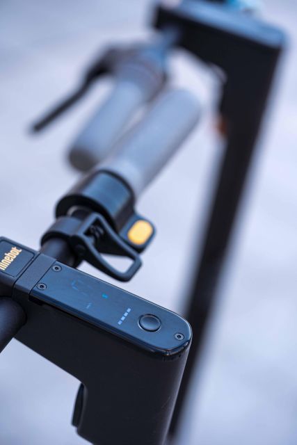 Nice: 1h30 E-scooter highlights tour - Short guided moments that add up: #ILoveNice, Quai des États-Unis, and more