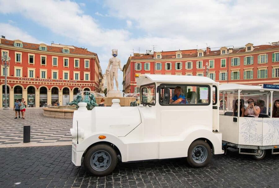 Nice: A gentle ride on a small electric train with panoramic views - Tips to make your photos and your walk time count