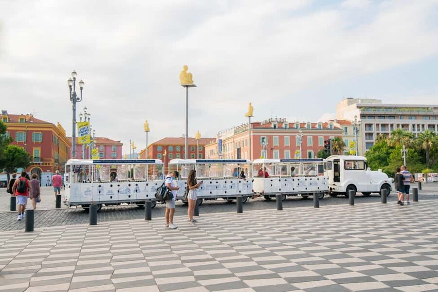 Nice: A gentle ride on a small electric train with panoramic views - Who this mini-train suits best