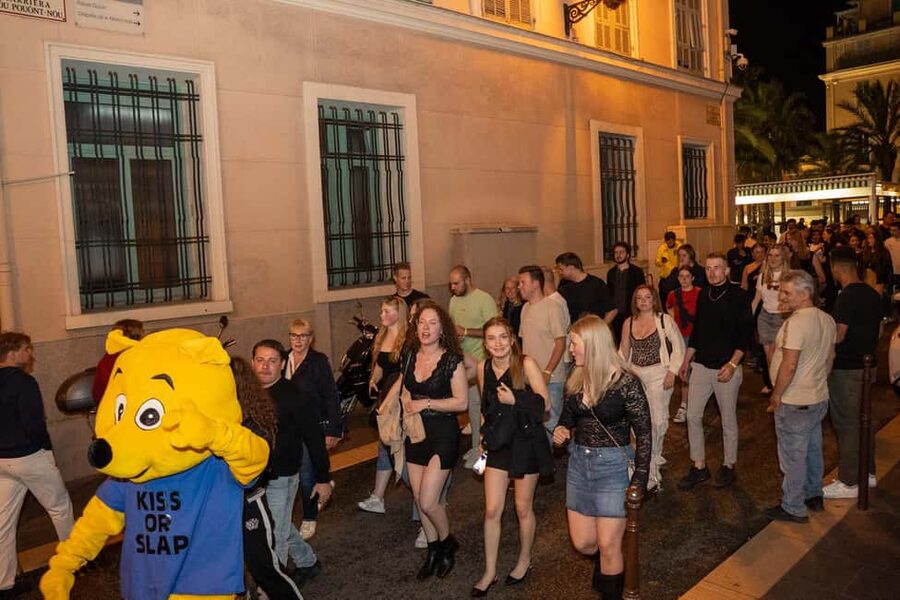 Nice : Yellow Pub Crawl - Social Bars, Games & Meet People - Why Pub Crawl Yellow feels more “Nice” than touristy