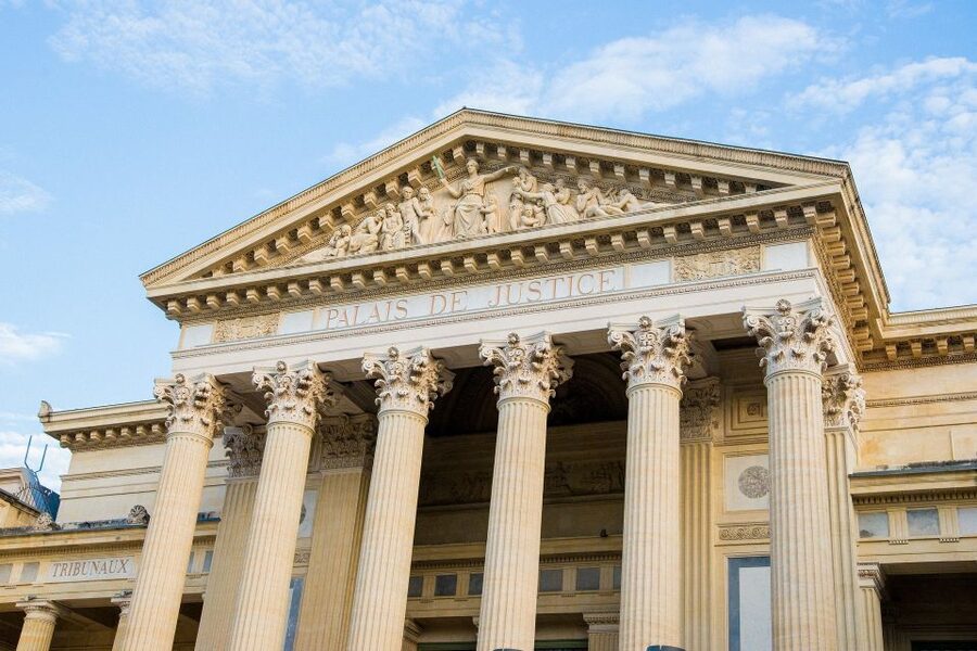 Nimes: Private Walking Tour of the Historical Center - Tour Magne and Temple de Diane: ruins that tell the skyline story