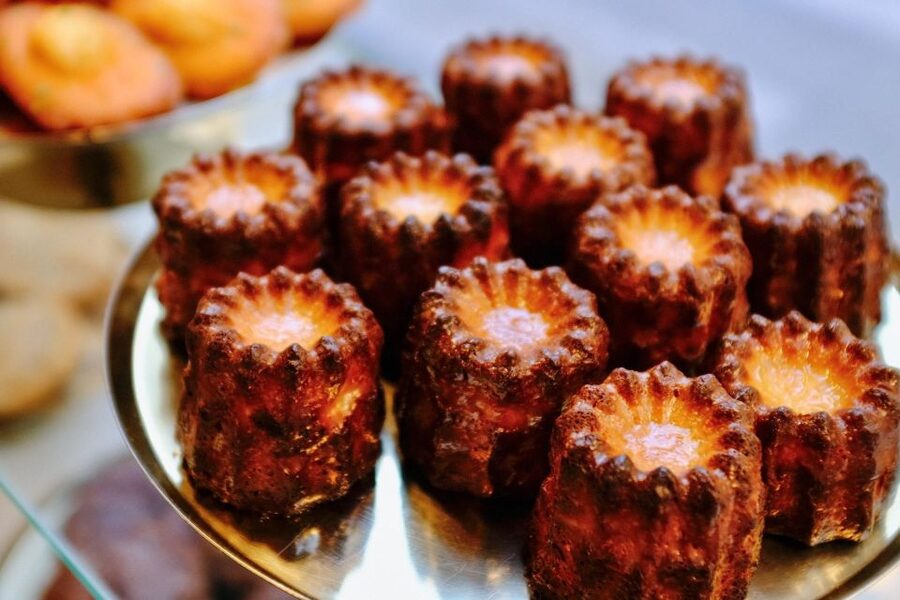 No Diet Club : Bordeaux Food Tour in Les Chartrons ! - The guide experience: jokes, stories, and translation that keeps you in the loop
