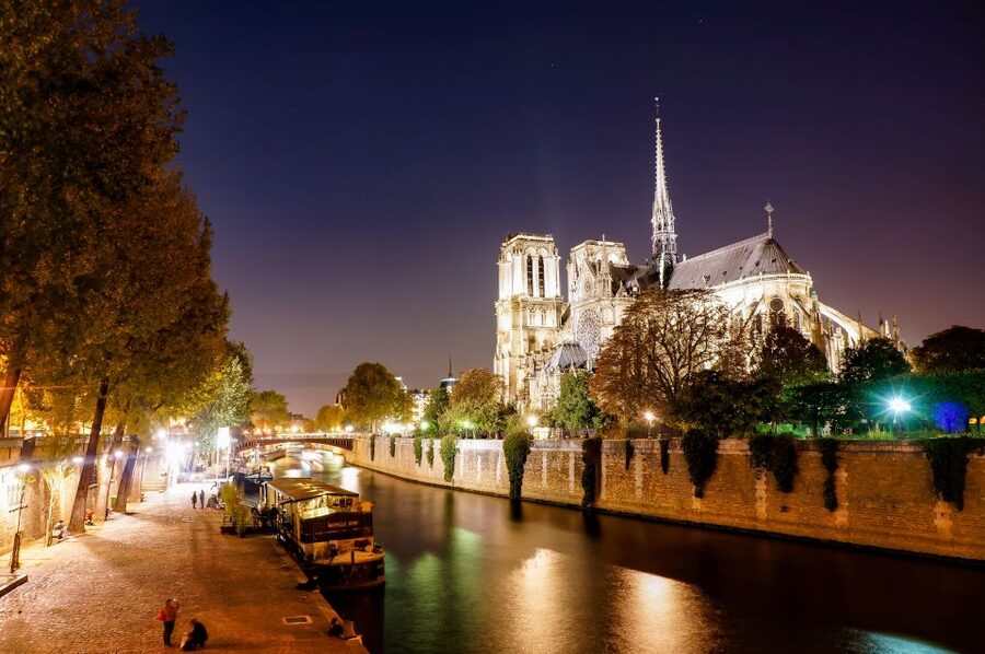 Notre Dame cathedral exterior tour & entrance with host - Quick Practical Tips Before You Go