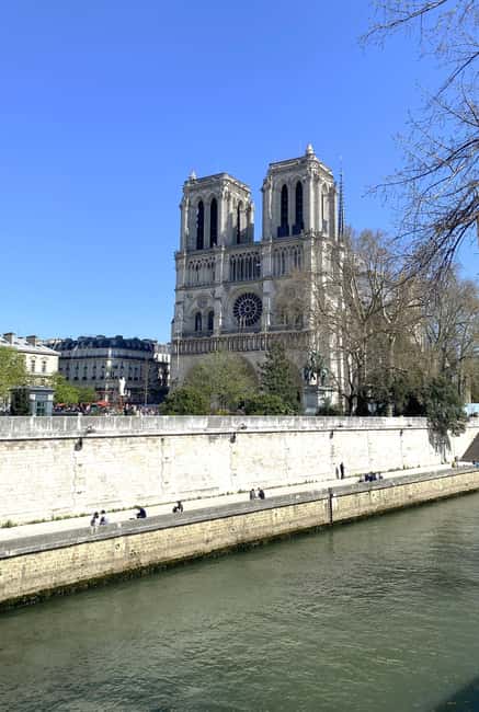 Notre-Dame Cathedral: Guided Tour with Timed Entrance - Timed entrance and Charlemagne meeting point, so you start in the right place