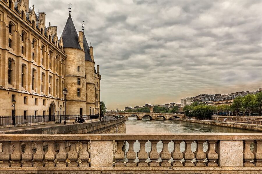 Notre-Dame Cathedral Private tour - The first walk in, and why the timing feels smarter