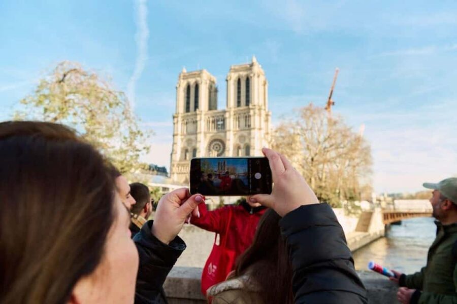 Notre Dame Cathedral :Reserved Access, Cruise & Outside Tour - Inside Notre-Dame: free time plus a 10-language web-app audio guide