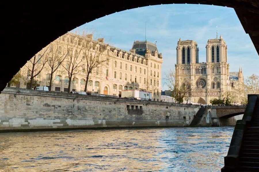 Notre Dame Cathedral :Reserved Access, Cruise & Outside Tour - Where to meet at 21 rue d’Arcole and how the day starts