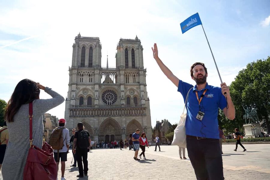 Notre Dame Guided Tour with Access to the Cathedral - Sainte-Chapelle and the Conciergerie exteriors: seeing them, then learning what they mean