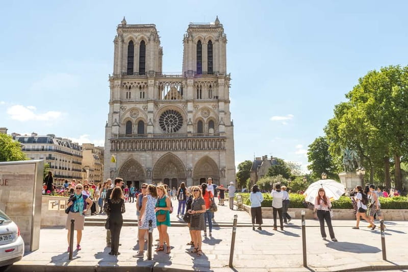 Notre Dame Guided Tour with Access to the Cathedral - Time management: 90 minutes that still feels focused