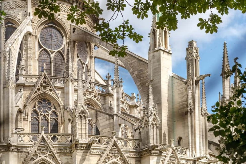 Notre Dame Guided Tour with Access to the Cathedral - The 1-hour guided walk: how the island becomes a story