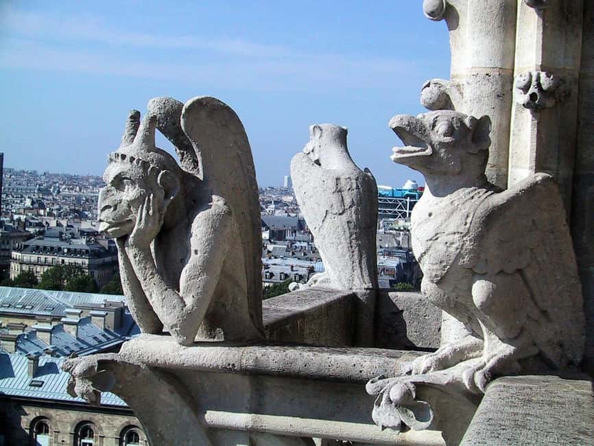 Outside Notre-Dame & Île de la Cité Tour with Crypt Access - Notre-Dame interior time: one hour to see chapels and artworks on your terms