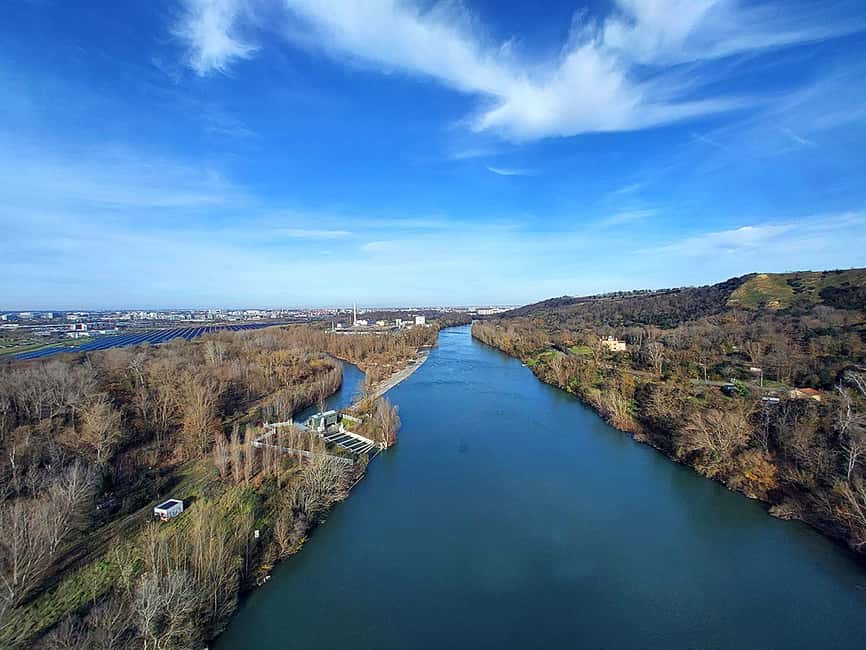 Panoramic Toulouse, e-bike ride, and cable car - Getting your bearings: e-bike setup in Toulouse