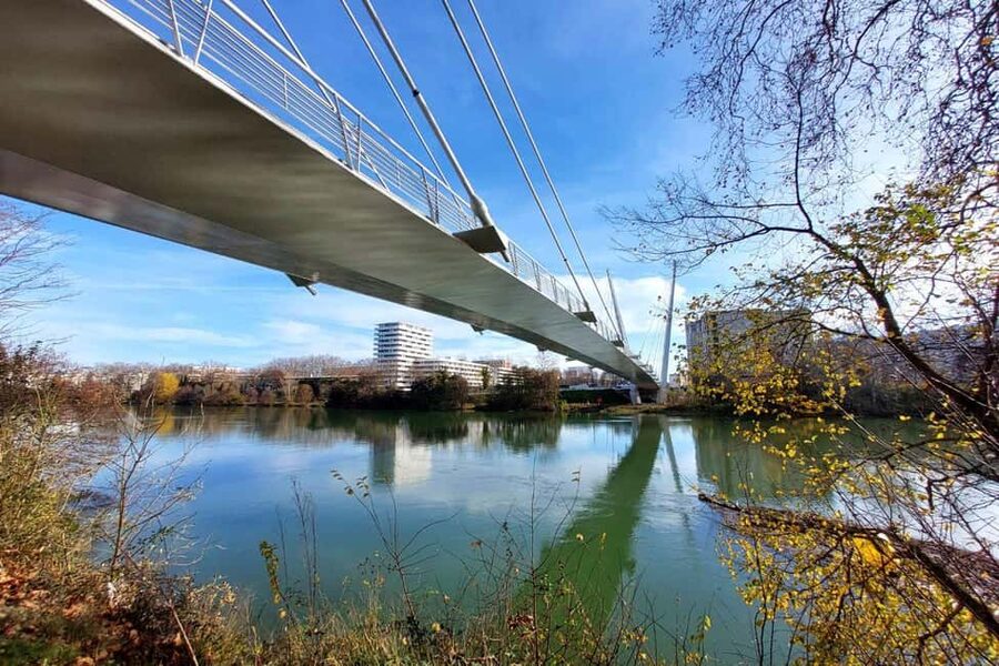 Panoramic Toulouse, e-bike ride, and cable car - Returning by the UNESCO Canal du Midi under plane trees