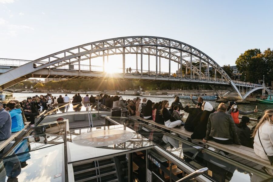 Paris: 1-Hour Sightseeing Cruise and 3-Course Bistro Dinner - Should You Book This Eiffel Tower Cruise and Bistro Dinner Plan?