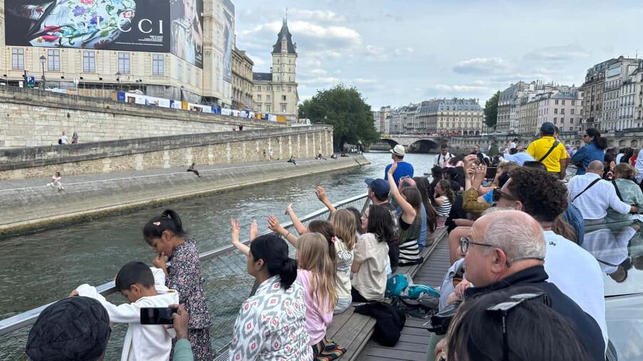 Paris: 1-Hour Sightseeing Cruise and 3-Course Bistro Dinner - Value Check: Why This Package Can Be a Smart Paris Evening Plan