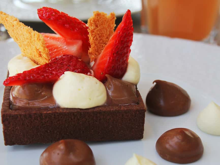 Paris: 1-Hour Sightseeing Cruise and 3-Course Bistro Dinner - How the 6:30 PM Timing Works If You Cruise First or Dinner First
