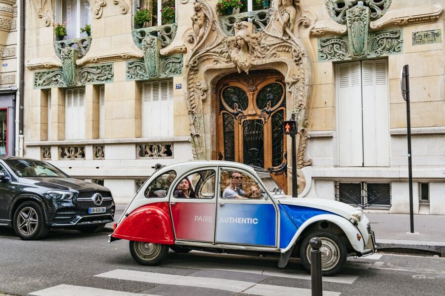Paris: 1-Hour Vintage Citroen 2CV Tour - Champs-Élysées to Arc de Triomphe: the Paris pageant moment