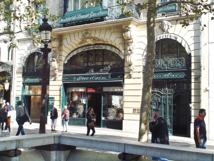 Paris 1h30-Hour Perfume Walking Tour - Small group logistics that keep the experience pleasant