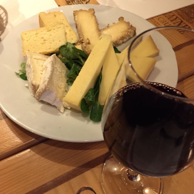 Paris: 2.5–Hour Montmartre Wine and Bistro Tour - Getting There: The Blanche Metro Start Is Straightforward