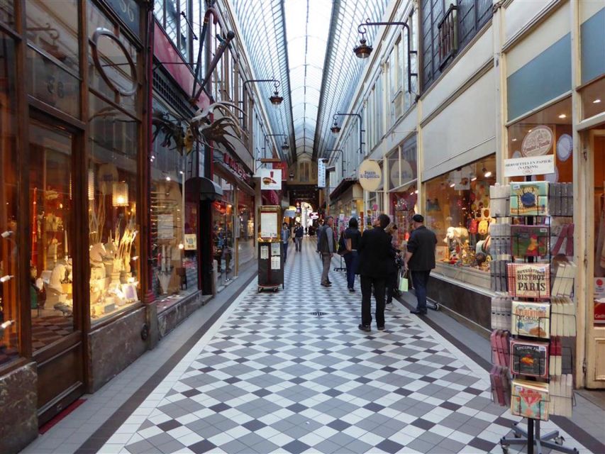 Paris: 2-Hour Passages Private City Tour in German - Key things to know before you go