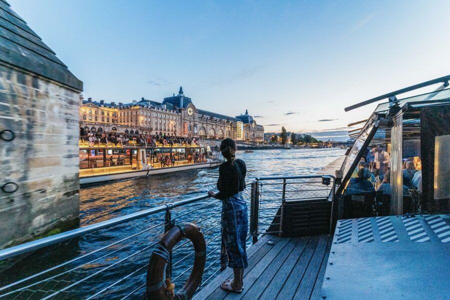 Paris: 3-Course-Dinner Cruise on the Seine with live music - Key moments you should care about