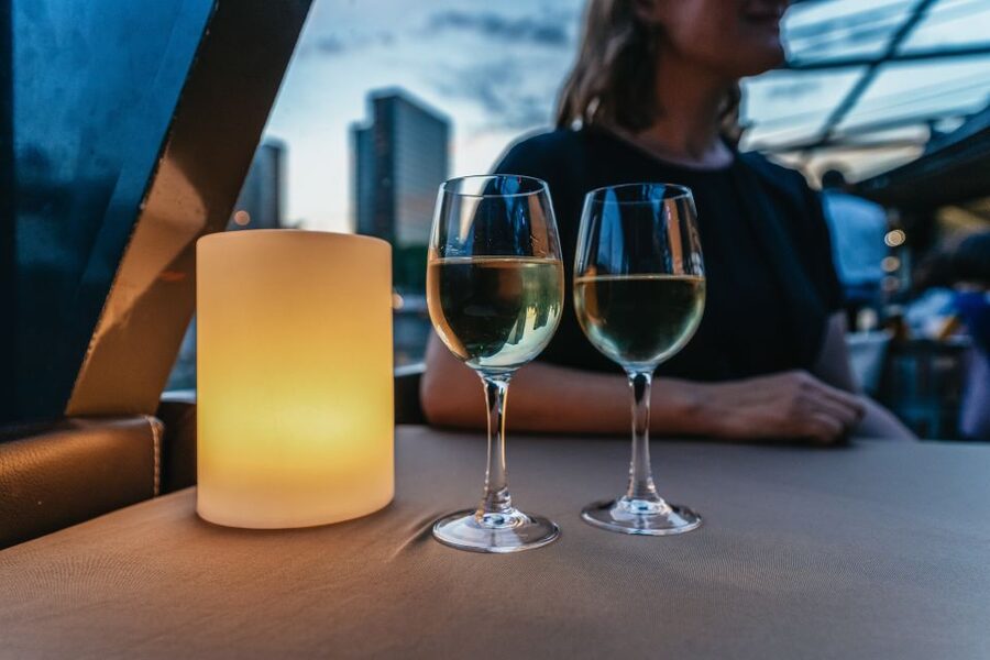 Paris: 3-Course-Dinner Cruise on the Seine with live music - The night route: a stop-by-stop look at what you see