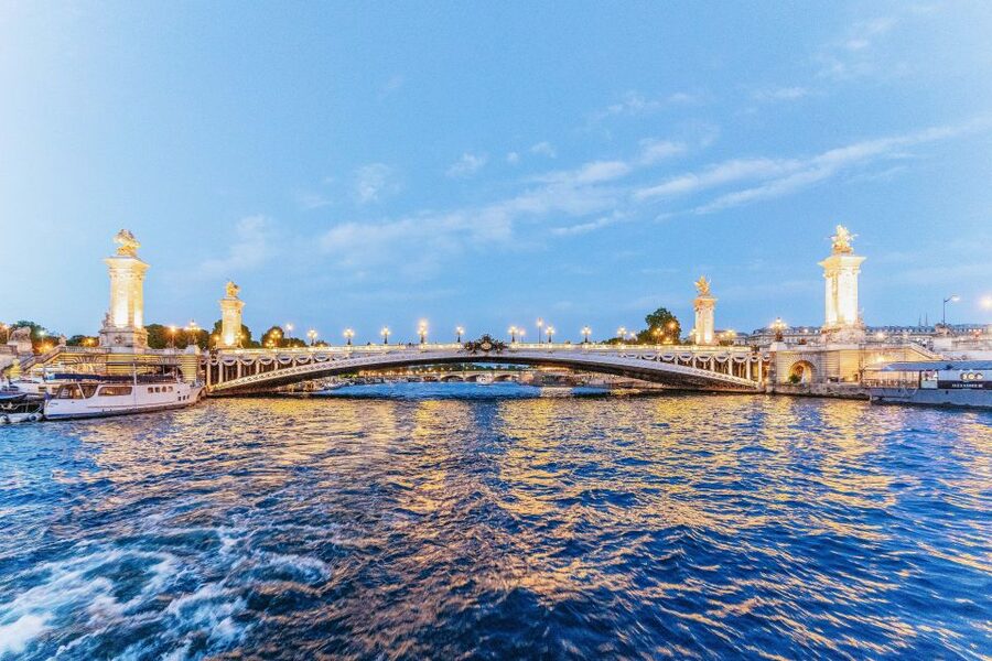 Paris: 3-Course-Dinner Cruise on the Seine with live music - Price and value: what you pay for at $135 per person