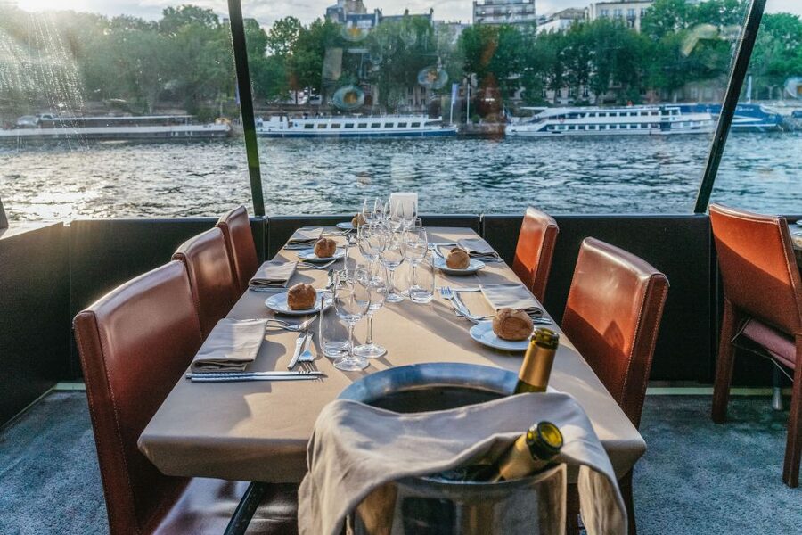 Paris: 3-Course-Dinner Cruise on the Seine with live music - Who should book this cruise, and what to consider first