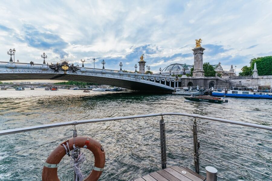 Paris: 3-Course-Dinner Cruise on the Seine with live music - Should you book this Seine dinner cruise with live music?