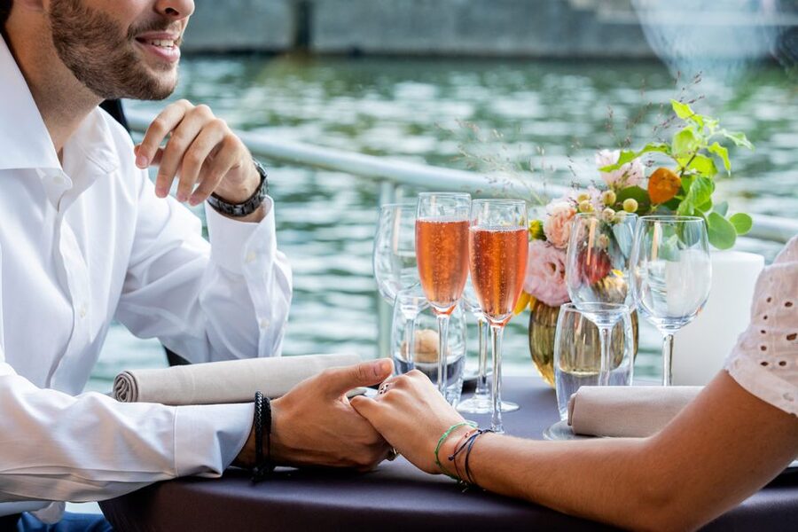 Paris: 3-Course-Dinner Cruise with Wine on the Seine River - Service and pace: what makes it feel smooth