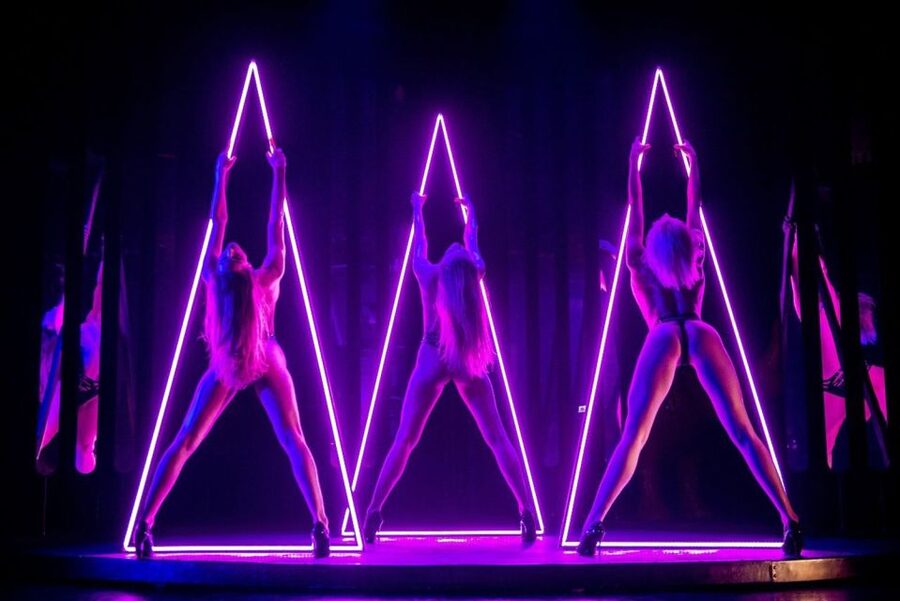 Paris: 3-Course Dinner & Show at Paradis Latin Cabaret - Timing That Actually Works: Dinner at 8:00 PM, Show at 9:30 PM