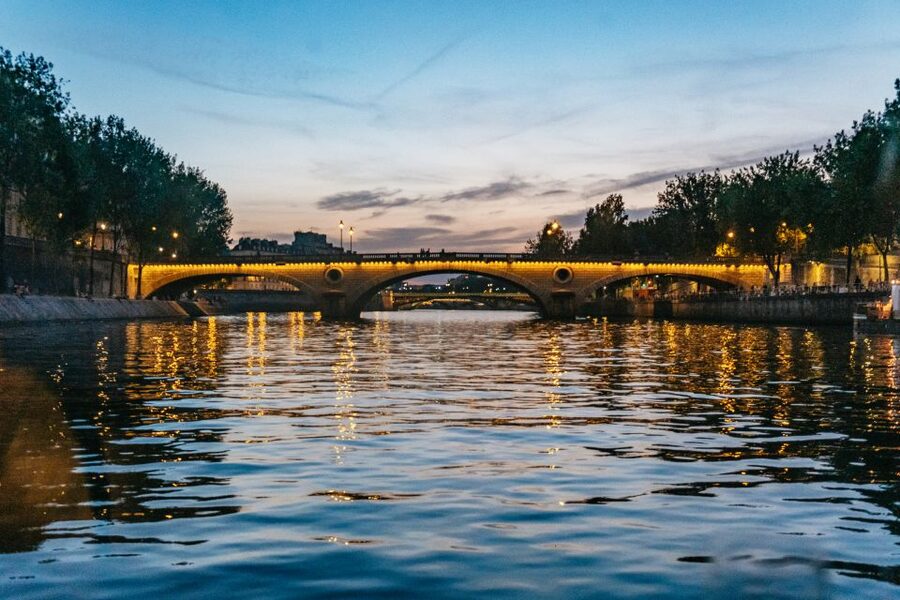 Paris : 3-Course Gourmet Dinner Cruise on Seine River - Should you book this Paris Seine dinner cruise?